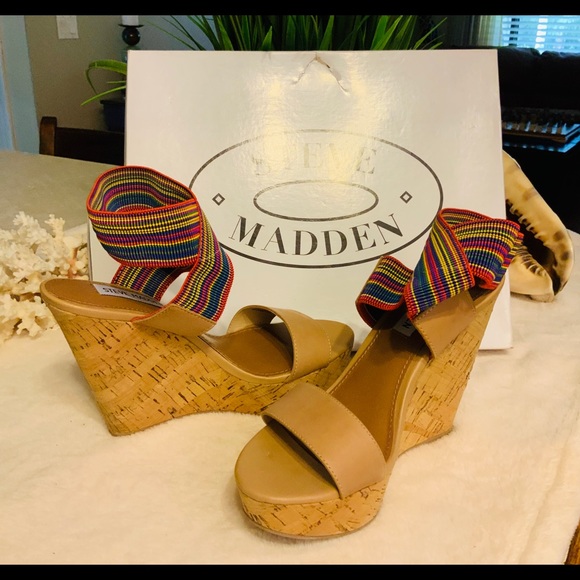 Steve Madden Shoes - NEVER WORN!       Steve Madden rainbow sandals